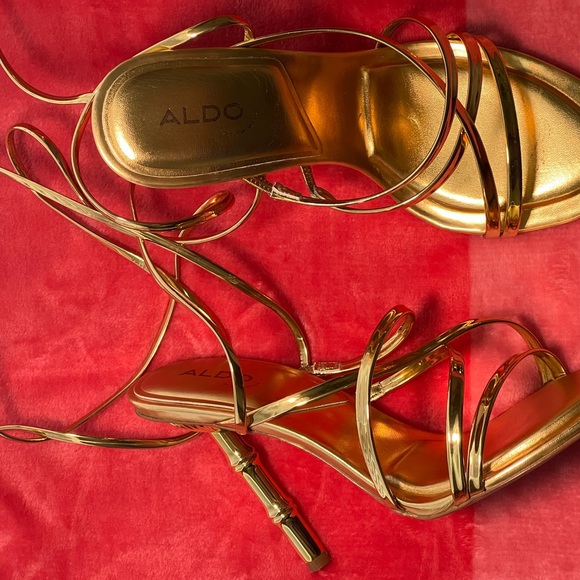 ALDO GOLD BAMBA HEELS - Picture 7 of 7